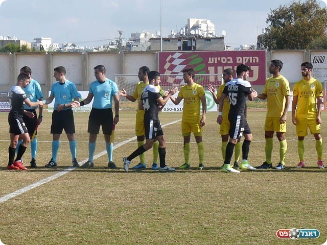 שחקני שתי הקבוצות במפגש הקודם (אלי שמואלי)